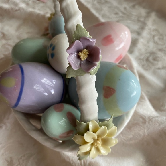 CERAMIC EASTER EGG BASKET MUSIC BOX - Picture 10 of 10